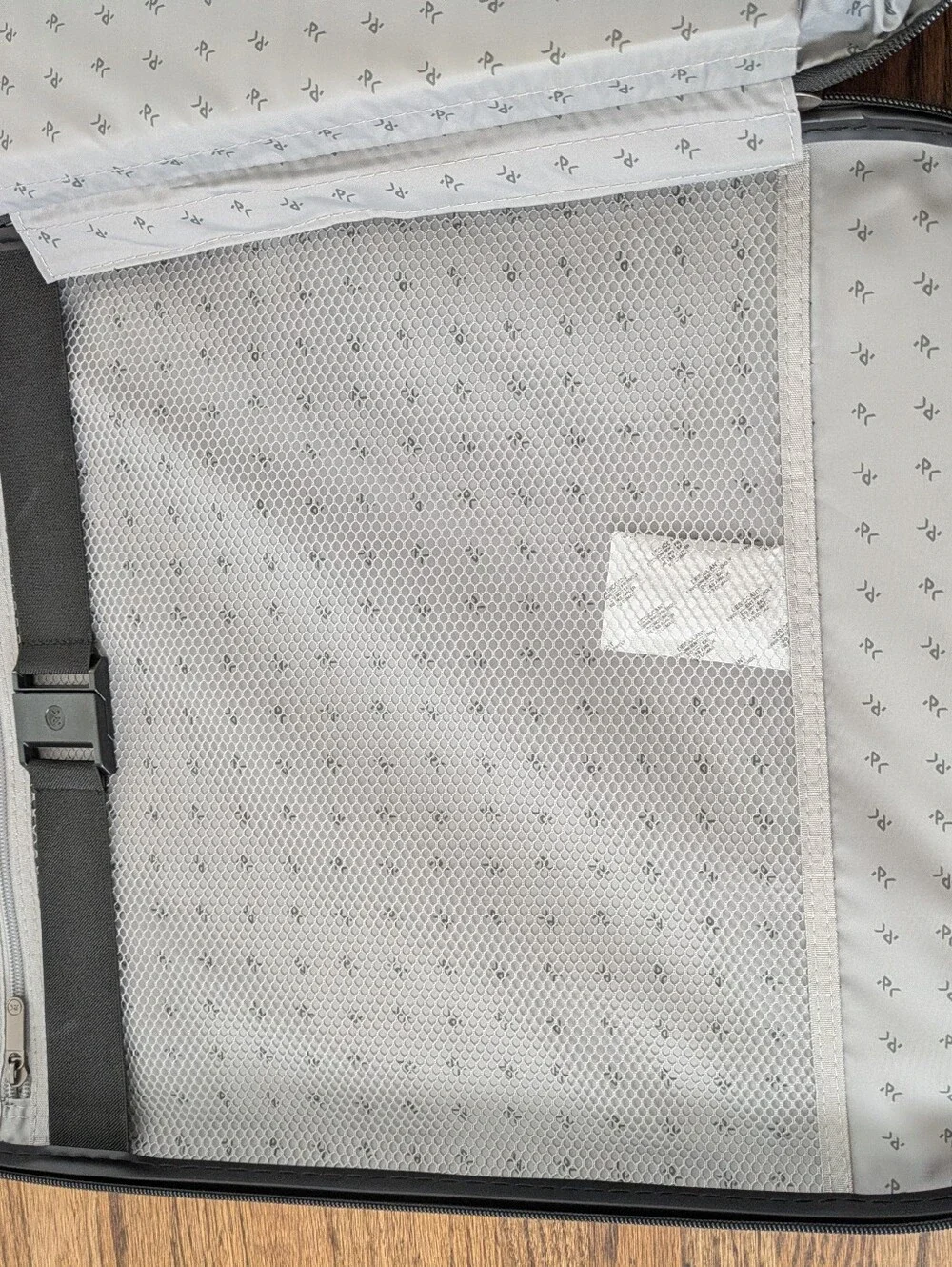 NWT Rollink Flex Aura Carry-On Plus 21.6